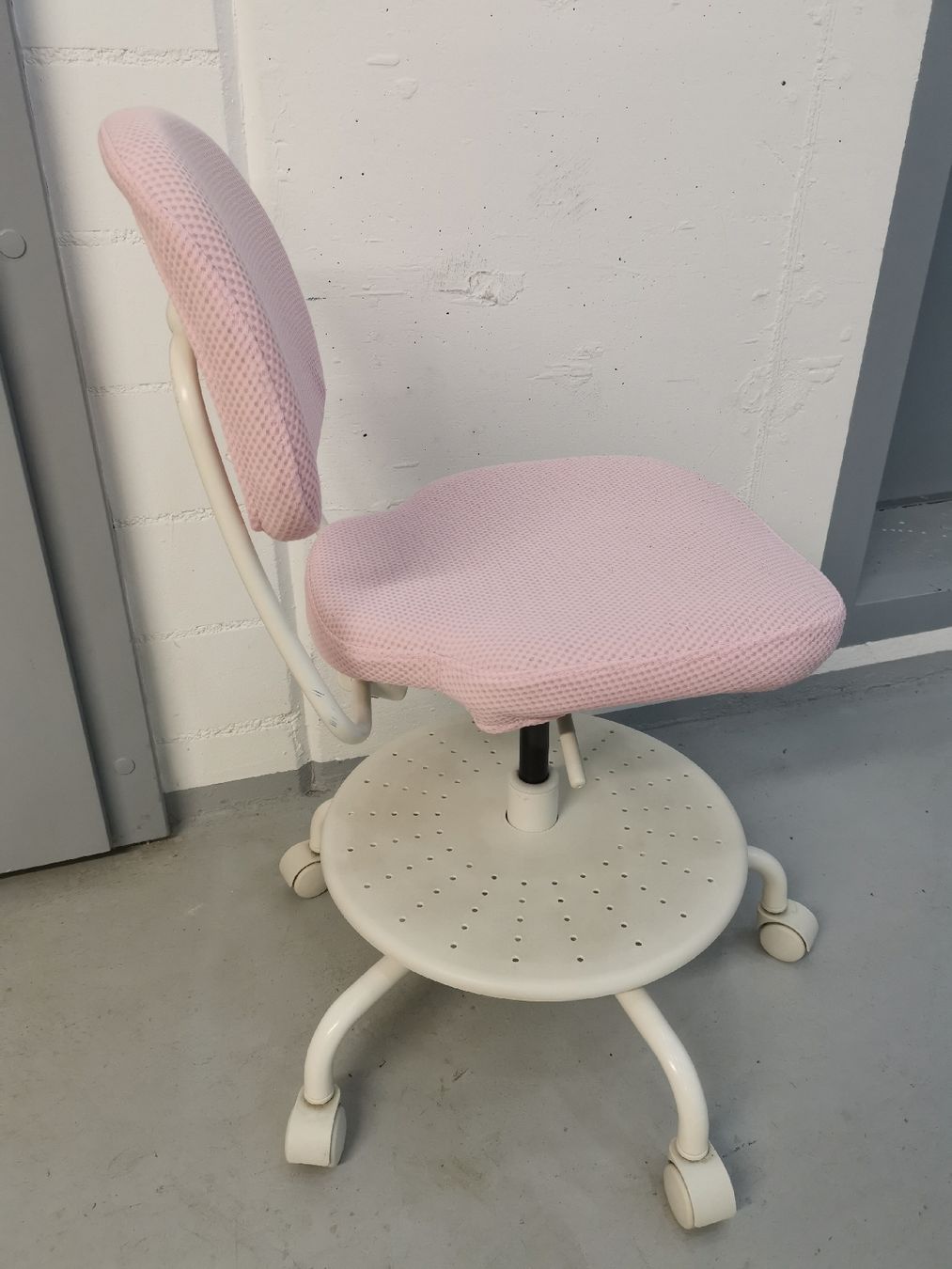 Ikea Sedie: Bürostuhl Kinder rosa – Usato da Ebnat-Kappel venduto da Kruemel15 1