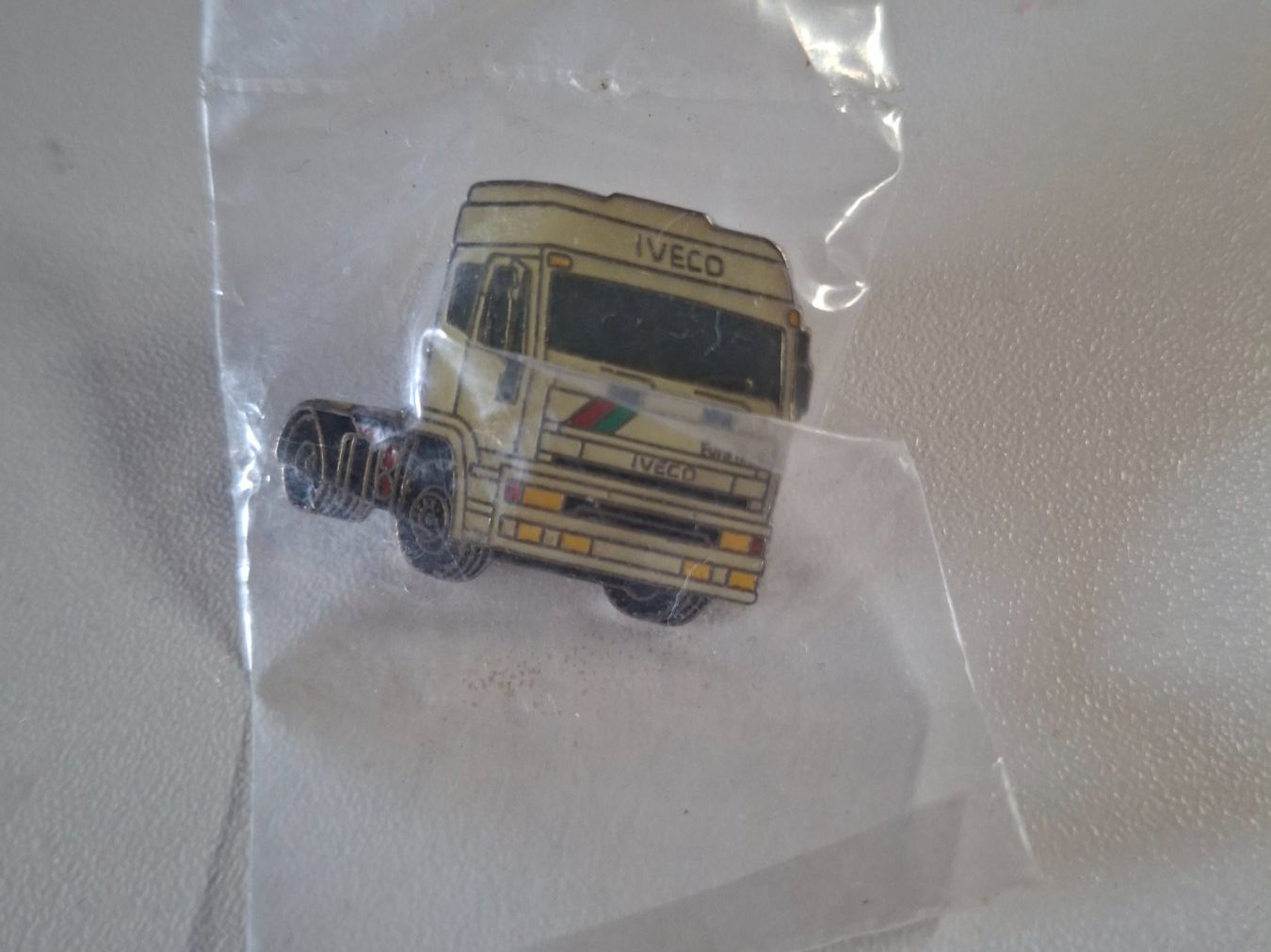 Placchette & Badge: IVECO Truck Pin – Nuovo e nell'imballaggio originale da Erlinsbach venduto da pfunky