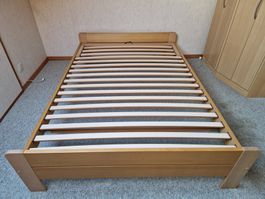 Einzelbett aus Holz inkl. Lattenrost