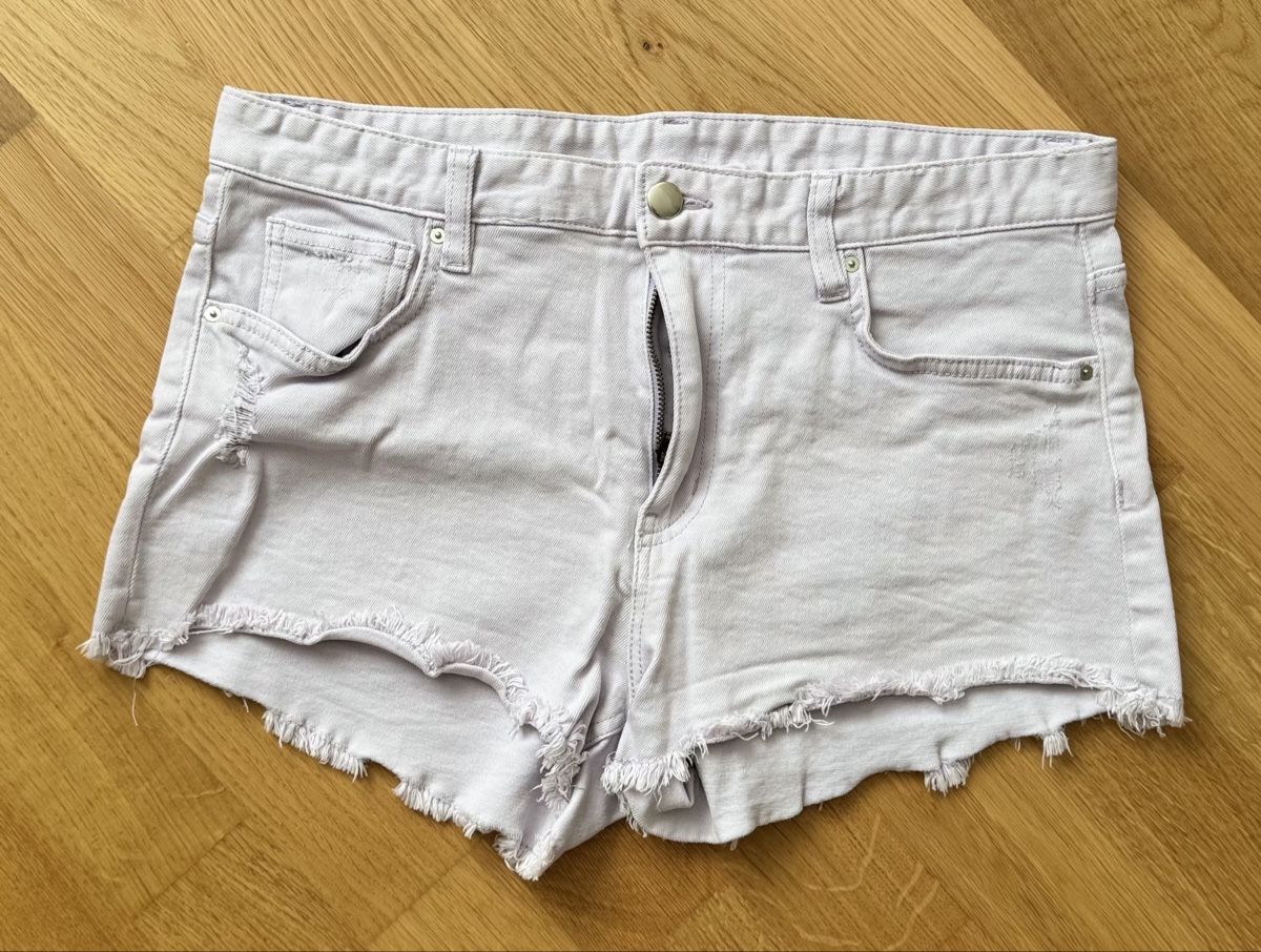 H&M Jeans: Jeans Shorts Damen Grösse 36 – Neu (gemäss Beschreibung) aus Ebikon von jov_w5ww