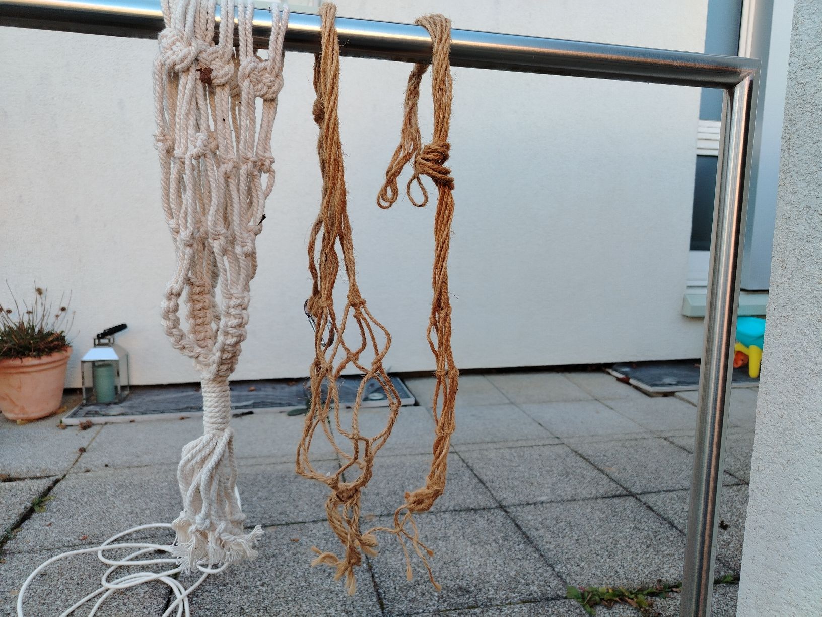 Toutes les décorations: 4 x Makramee Pflanzenaufhänger – D'occasion à Schönenbuch par sop_n7zd 3
