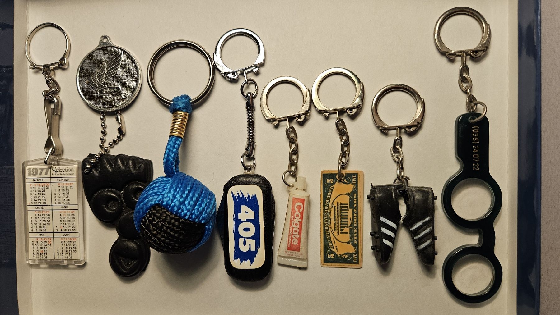 Portachiavi: Porte-Clés / Lot / + 1 décapsuleur et 2 clés. – Usato da Cortaillod venduto da signep 7