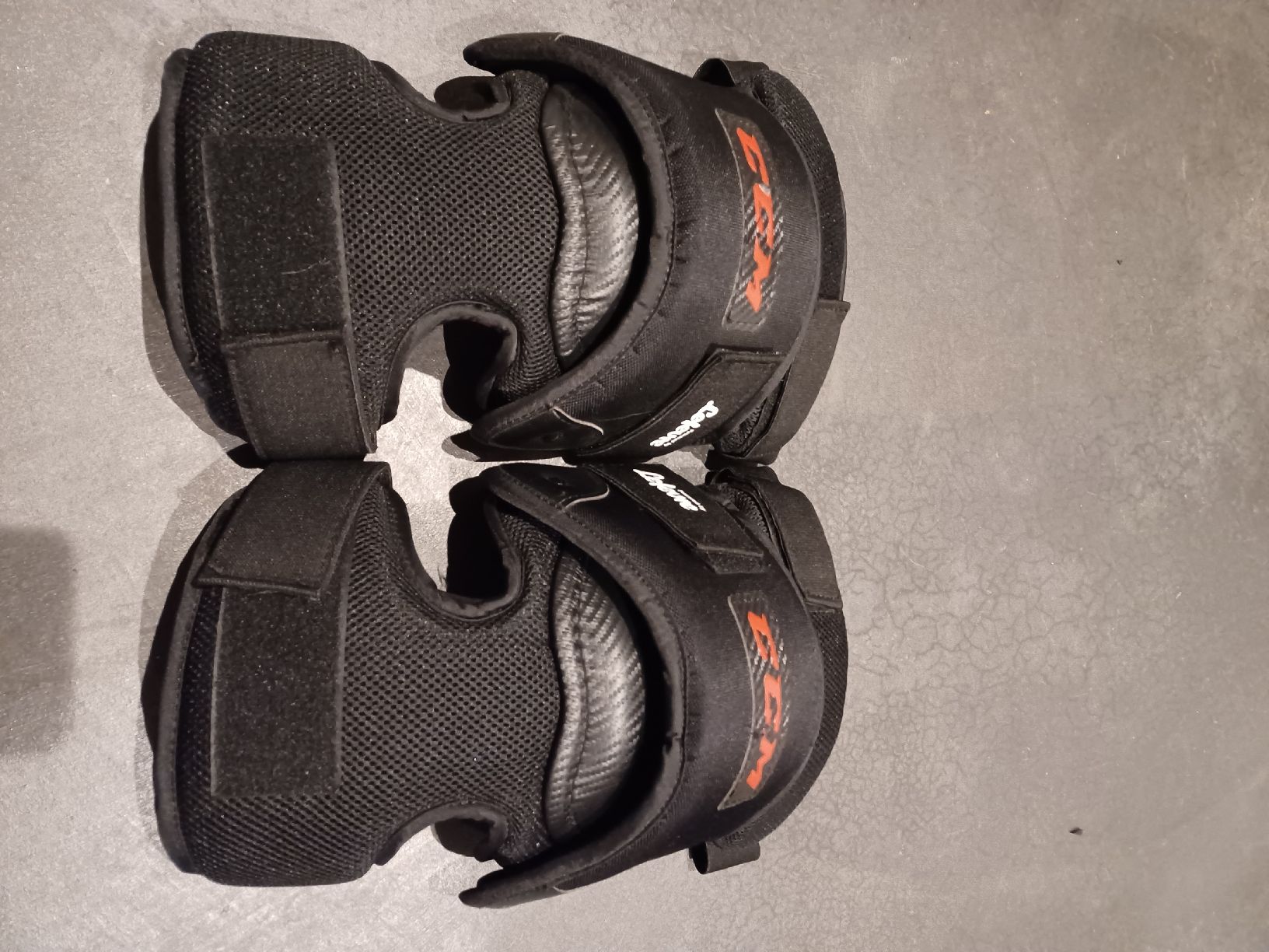 Ccm Protezioni & Imbottiture: Ginocchiere CCM JetSpeed  – Usato da Cadro venduto da kar_n67g 1