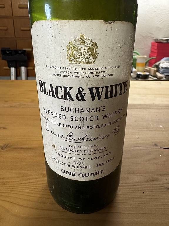 Bevande alcoliche: Black & White Scotch Whiskey, 1968 – Usato da Wetzikon ZH venduto da mitchinger100