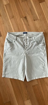 Schöne Damen Sommer-Bermudas, Grösse 40