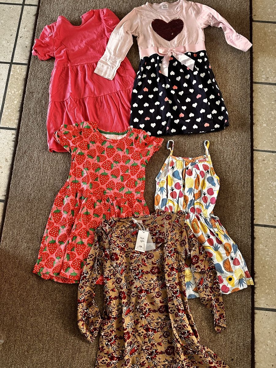 Lotti & Set di vestiti: 5 Sommerkleider Gr. 122/128 – Usato da Stäfa venduto da Oster_glocke