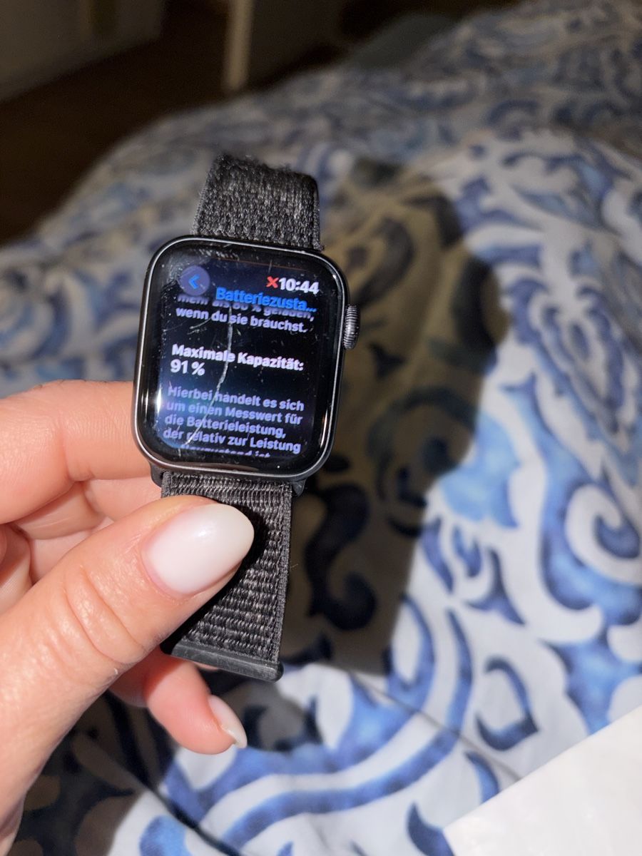 Apple Smartwatch: Iphone Smart Watch SE – Usato da Kloten venduto da Mery1982 2