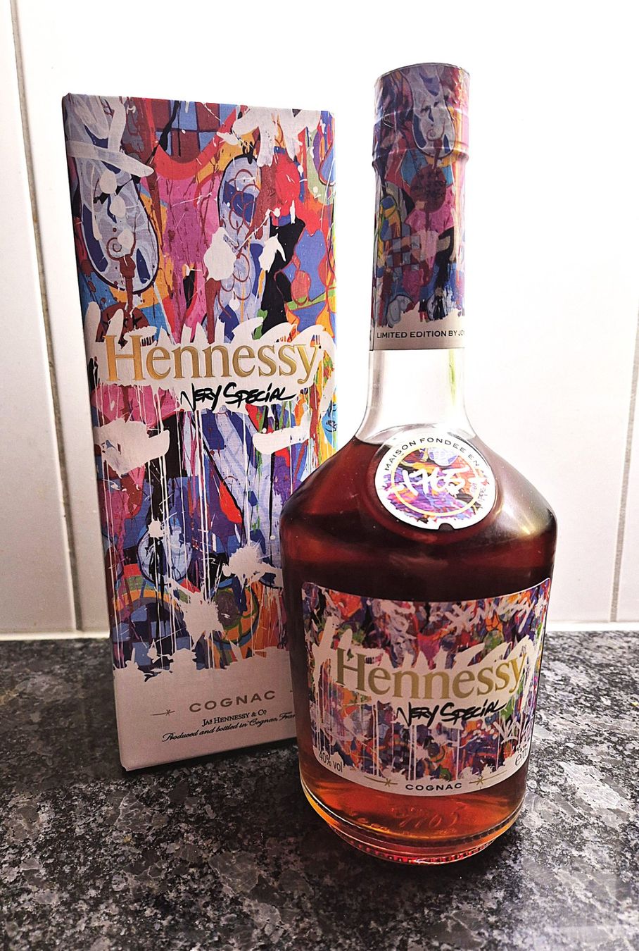Hennessy Bevande alcoliche: Hennessy-Cognac VS JonOne ,  Lim.Num.-Art-Edition, – Nuovo e nell'imballaggio originale da Zürich venduto da go09