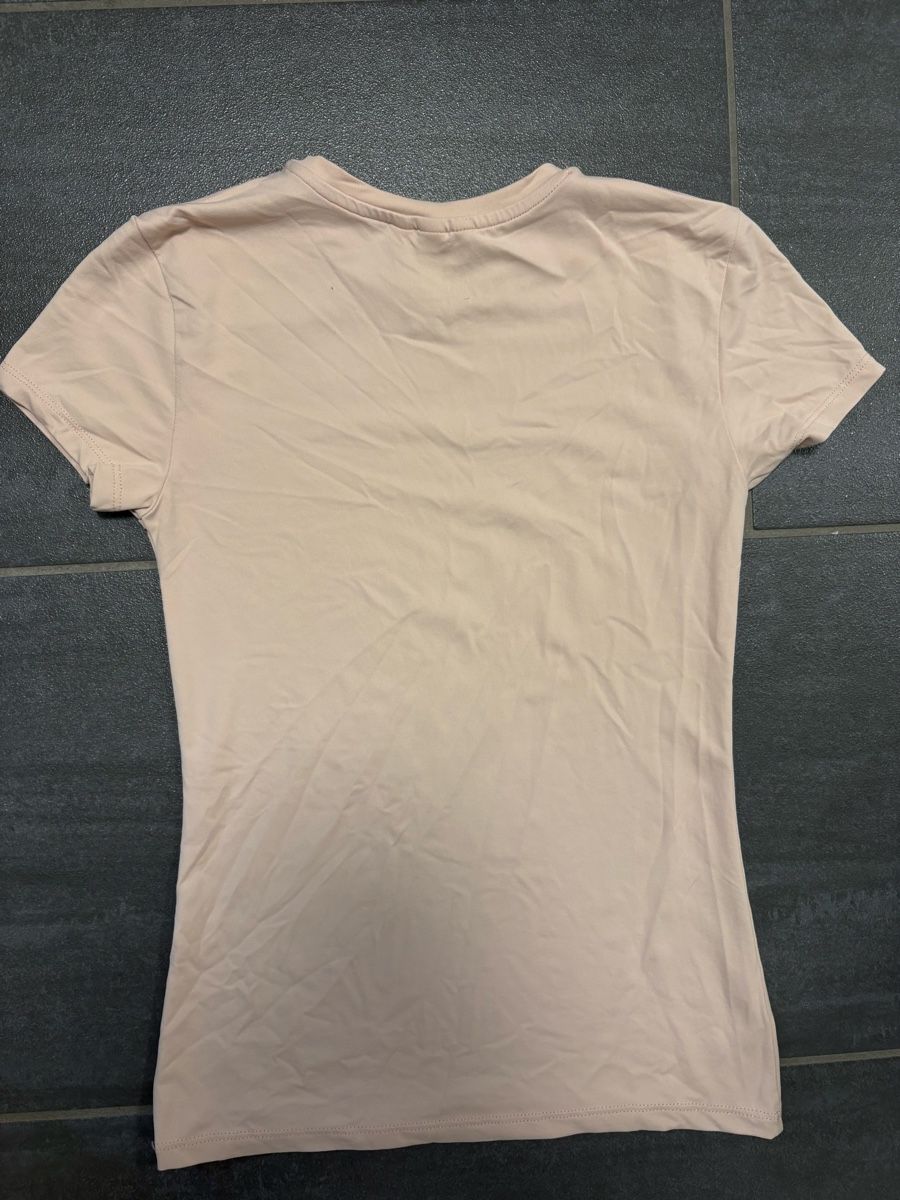 Zara T-shirts: H&M Fitted T-Shirt S – D'occasion à Rümlang par svent 3
