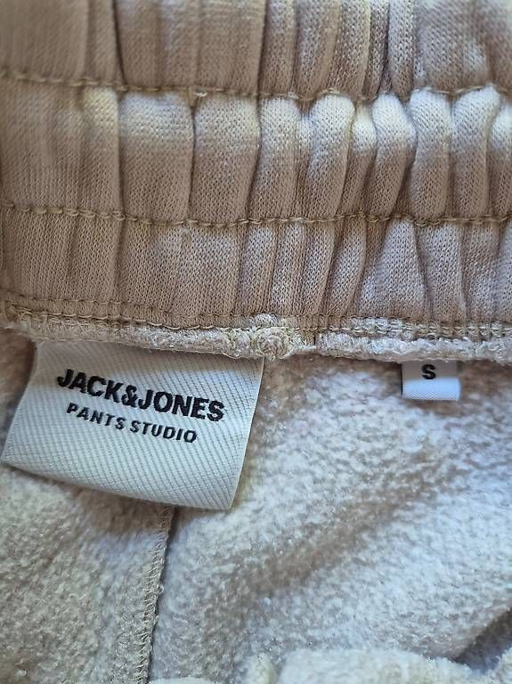 Pantaloni: Trainerhose Jack& Jones 11-13J. – Usato da Nidau venduto da Jil12 2