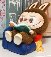 Pop Mart Statuette: Pop Mart THE MONSTERS Labubu Series Reading Time – Nuovo (secondo la descrizione) da Hedingen venduto da Enzi