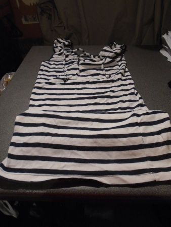Kleid Grösse S, Chicorée, weiss/blau gestreift, Ausschnitt