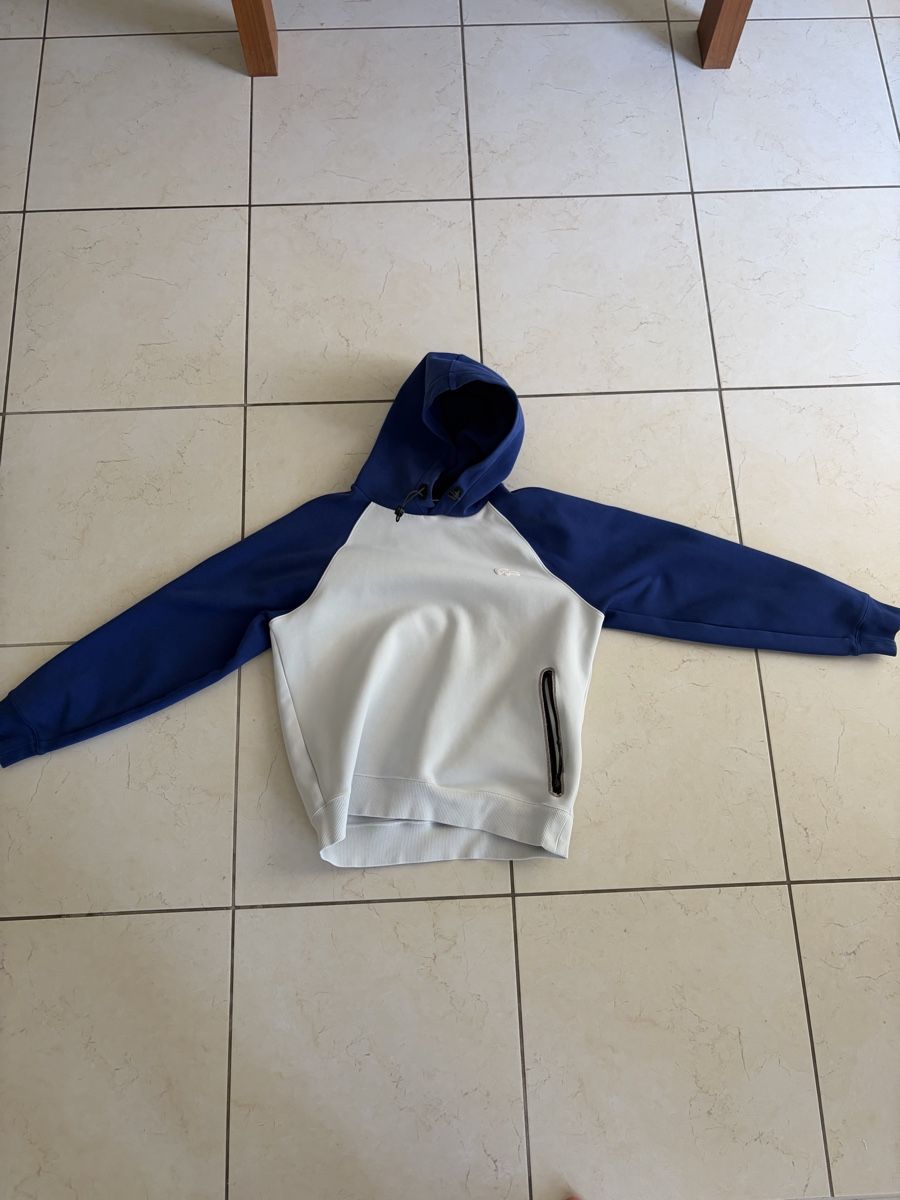 Lacoste Pulls & Sweat-shirts: Hoodie Lacoste – D'occasion à Ziefen par kora11