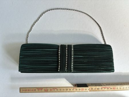 Elegante Abendtasche, Japan; dunkelgrün mit Strass-Steinchen