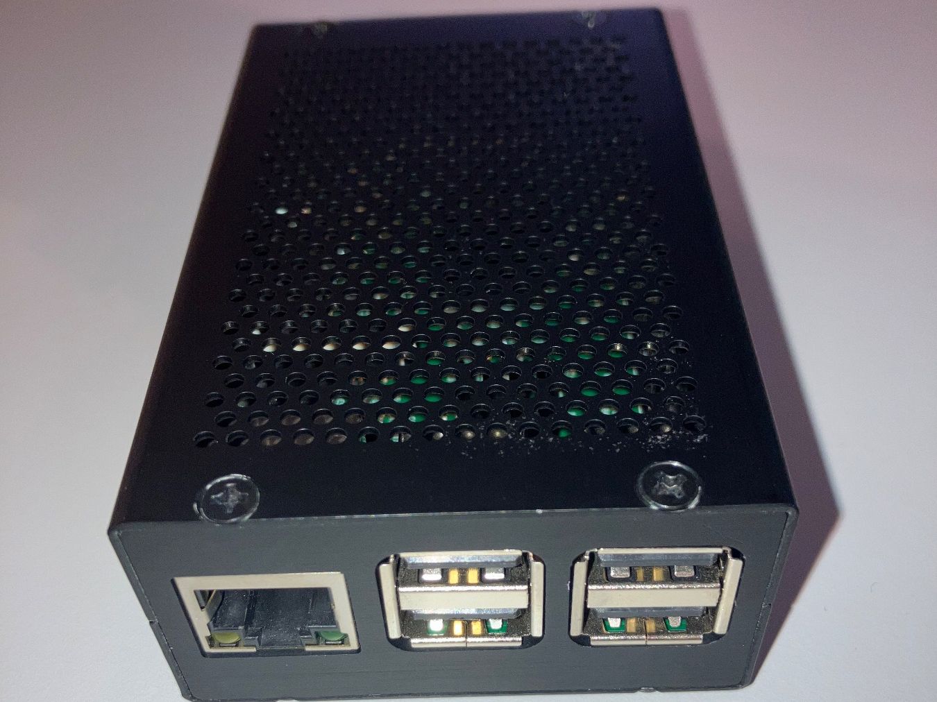 Raspberry Pi PCs: Raspberry Pi 3 Model B in robustem Alugehäuse – D'occasion à Dübendorf par SwissAirforceDUB 1
