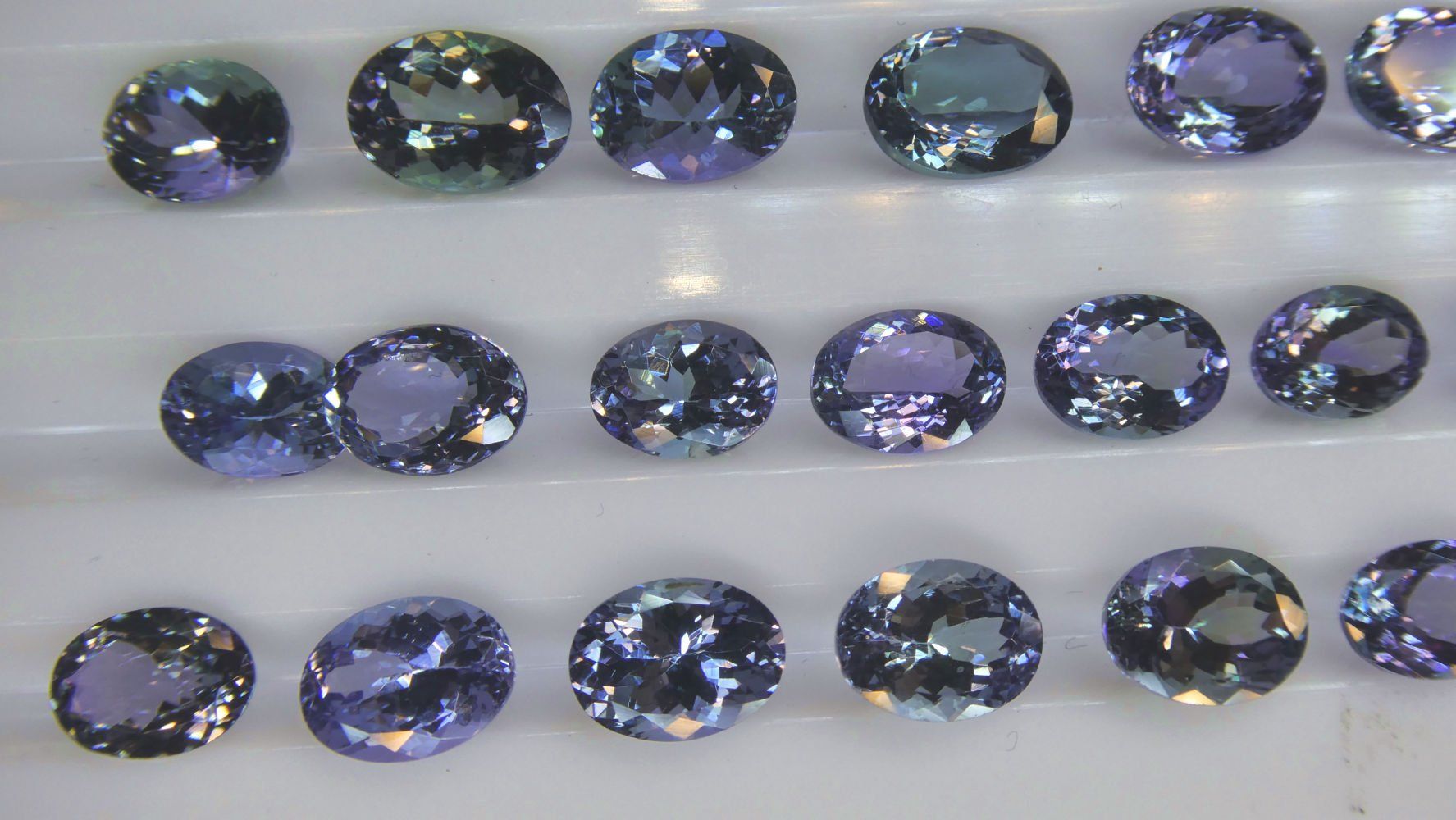 Pietre preziose: 2x Tanzanites 2.32 ct - CERTIFICAT 665.- Fr. – Nuovo (secondo la descrizione) da Grimisuat venduto da Valgem 4