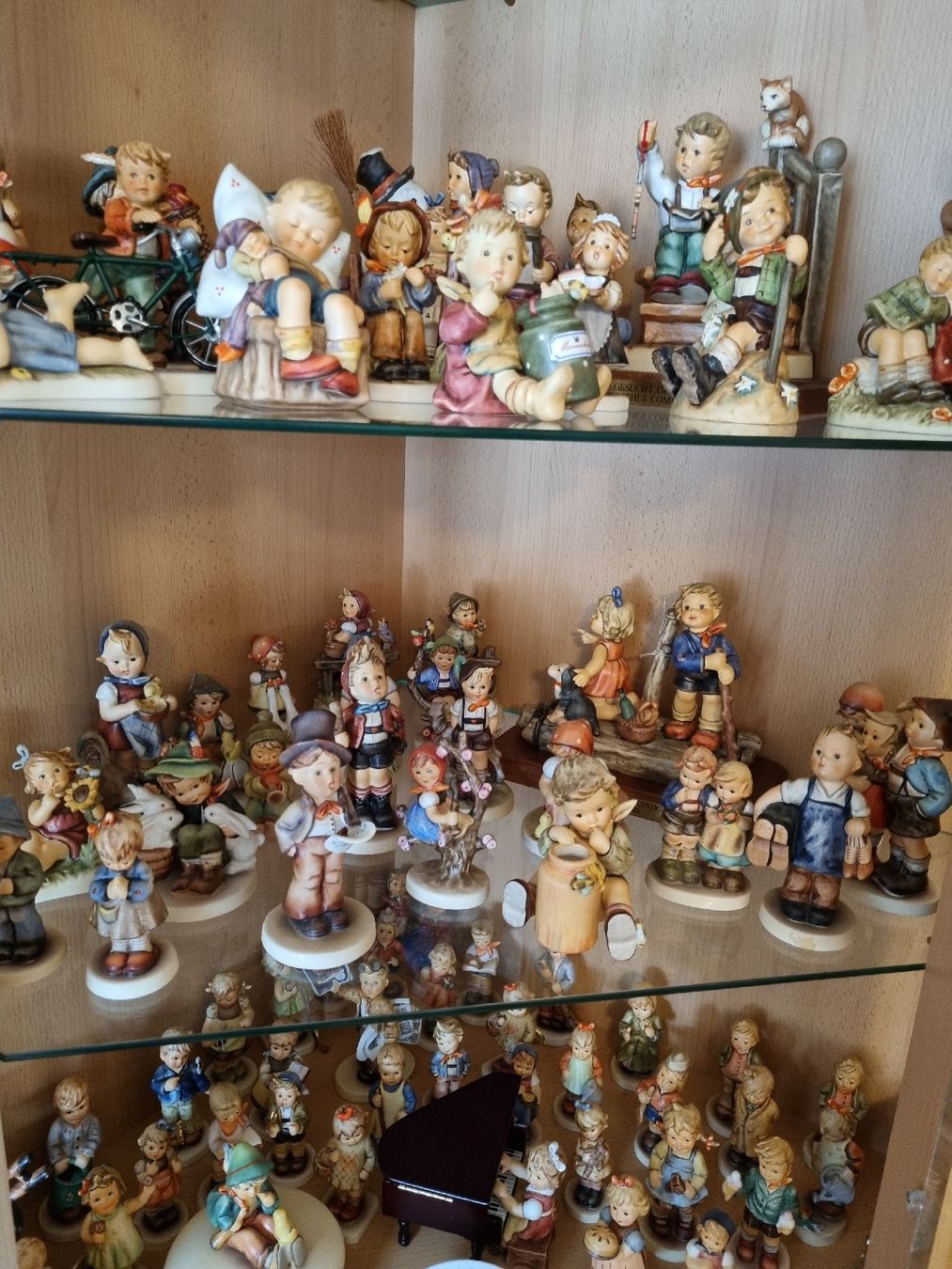 Hummel Figurines: Grosse Hummelsammlung – D'occasion à reitnau par Oktober4