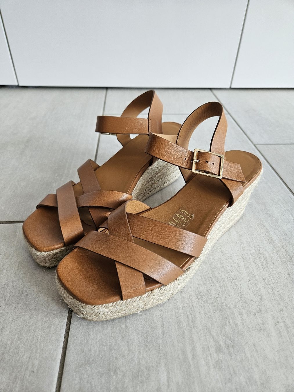 Bobbies Scarpe da donna: Espadrilles mit Keilabsatz Leder Bobbies Gr. 40 - ungetragen – Nuovo (secondo la descrizione) da Würenlos venduto da nu_54