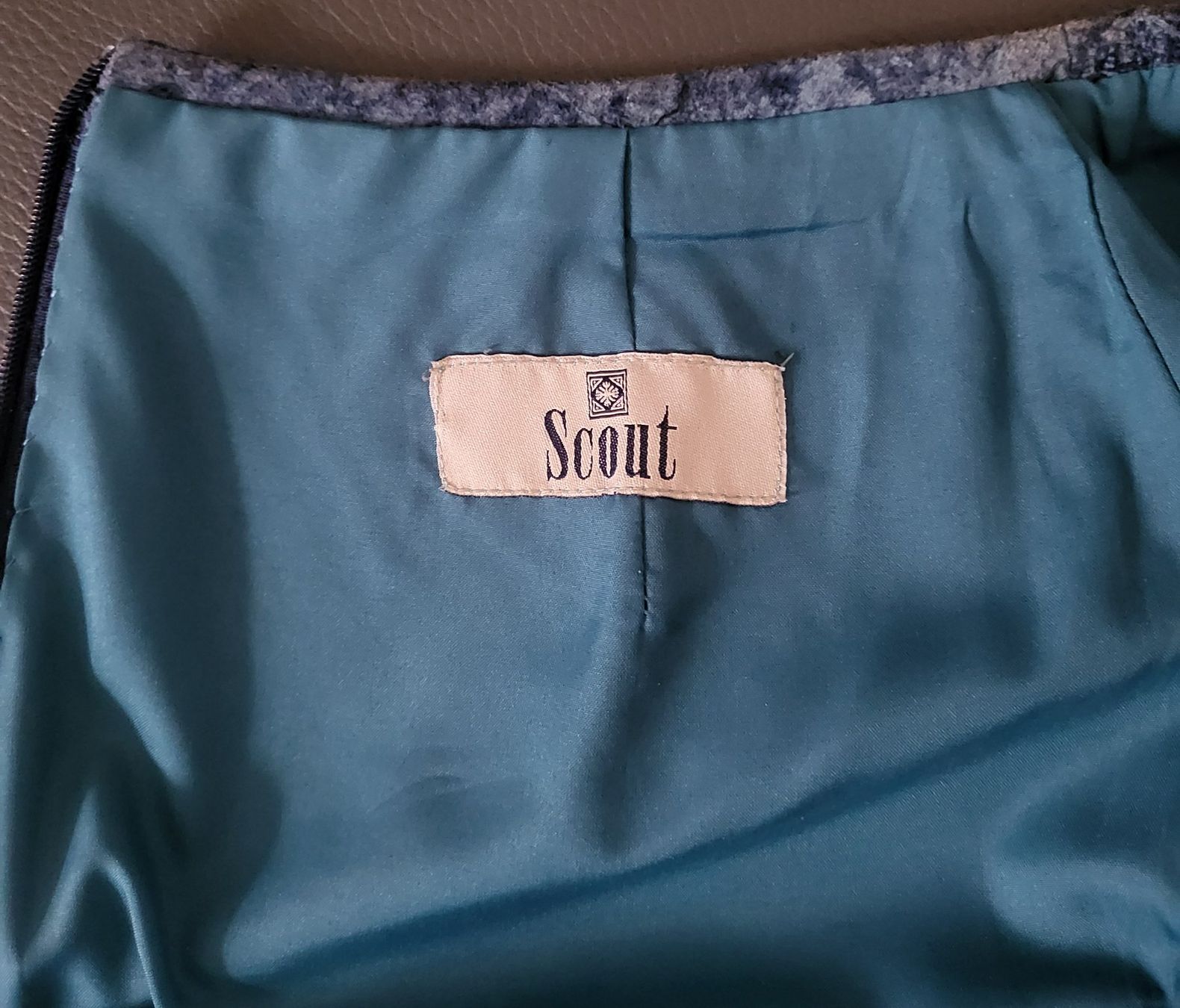 Gonne: Jupe crayon en daim, taille 34. – Usato da Neuchâtel venduto da wikit 2