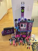 Grosses Monster High Set mit 11 Puppen, Schloss, Bus etc.