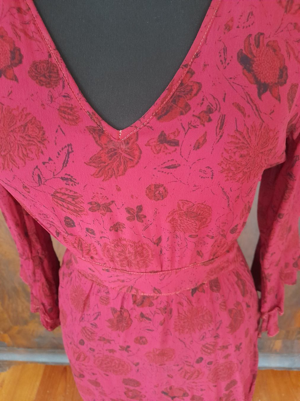 Vestiti: Viscose kleid . S . wunderschöner Stoff . – Usato da Leuggelbach venduto da schmetterlings-fee 1