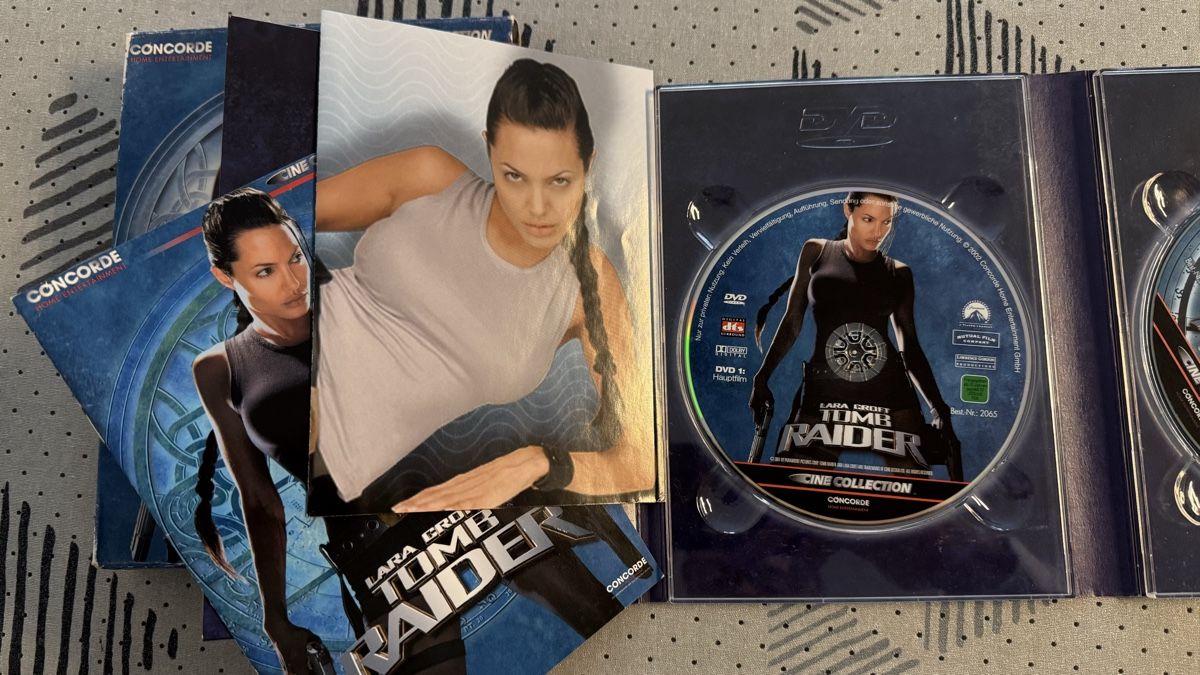 Tutti i DVDs: Lara Croft Tomb Raider: Powerpack mit 3 DVDs + Poster – Usato da Oftringen venduto da Cedartec 1