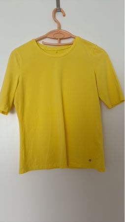 Yellow T-shirt size S good condition