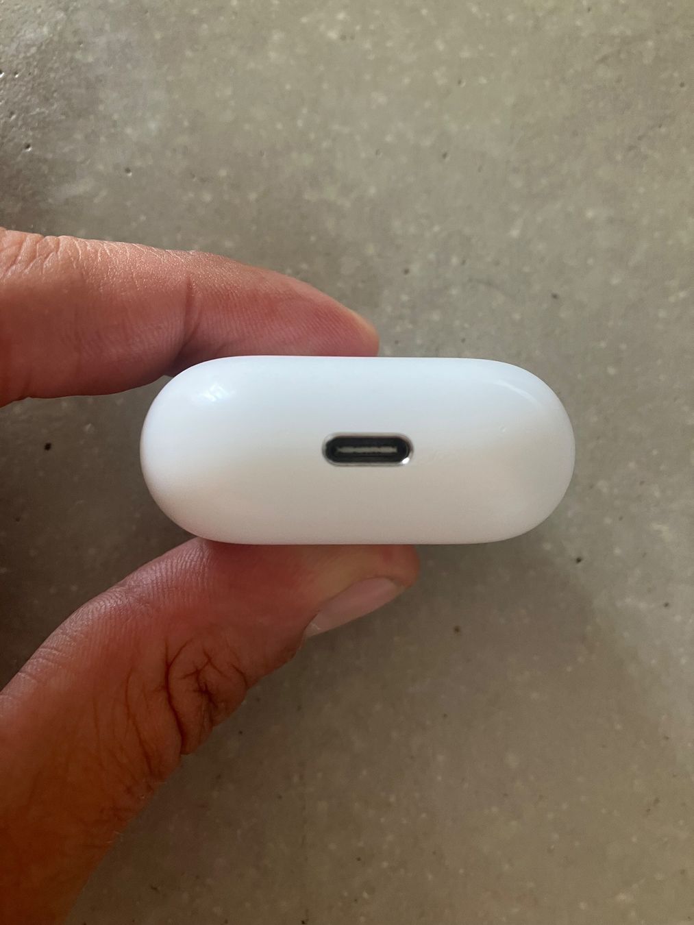 Apple Casques audio: APPLE AIRPODS 4 CASE – D'occasion à Lausanne par mr.v 7