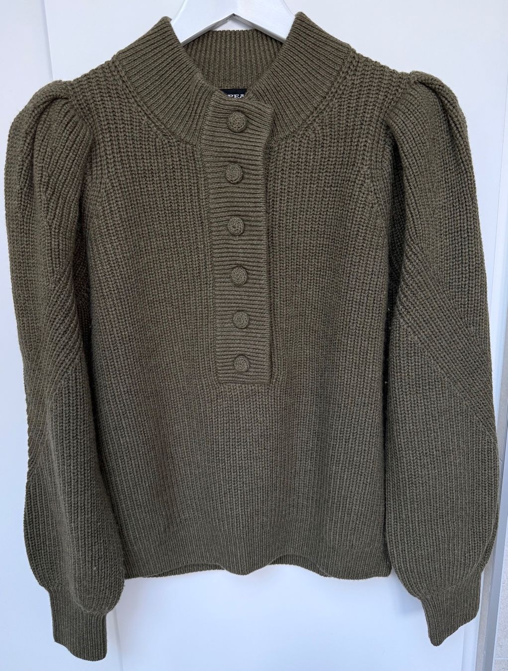 Repeat Maglioni & Felpe: REPEAT Strickpullover mit Puffärmeln – Khaki / Olivgrau – Nuovo (secondo la descrizione) da St-Sulpice VD venduto da Nnie 2