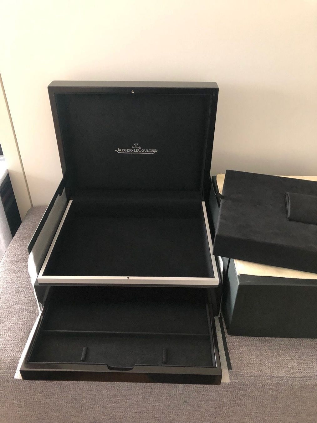 Jaeger-Lecoultre Orologi: Jaeger lecoultre  Box Luxus Ecrin Uhr Watchbox – Nuovo e nell'imballaggio originale da Ebikon venduto da Gaenggeliwaar