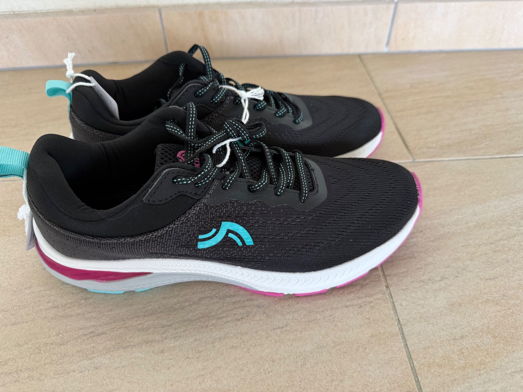Scarpe da donna: Baskets femme Crivit noir, p.41 – Nuovo (secondo la descrizione) da St-Gingolph venduto da GoldenKeys 3