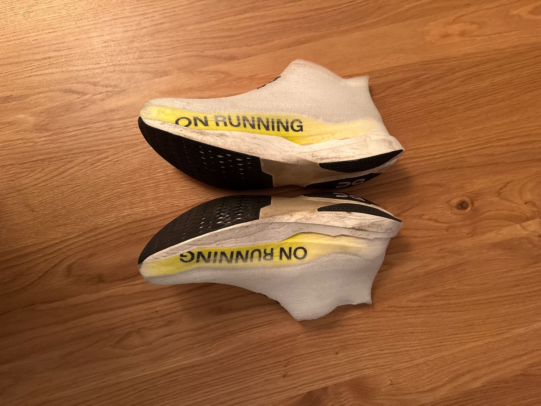 On Scarpe da uomo: LightSpray Cloudboom Strike On Running Shoe Race Day – Usato da Zürich venduto da fabstroem 2