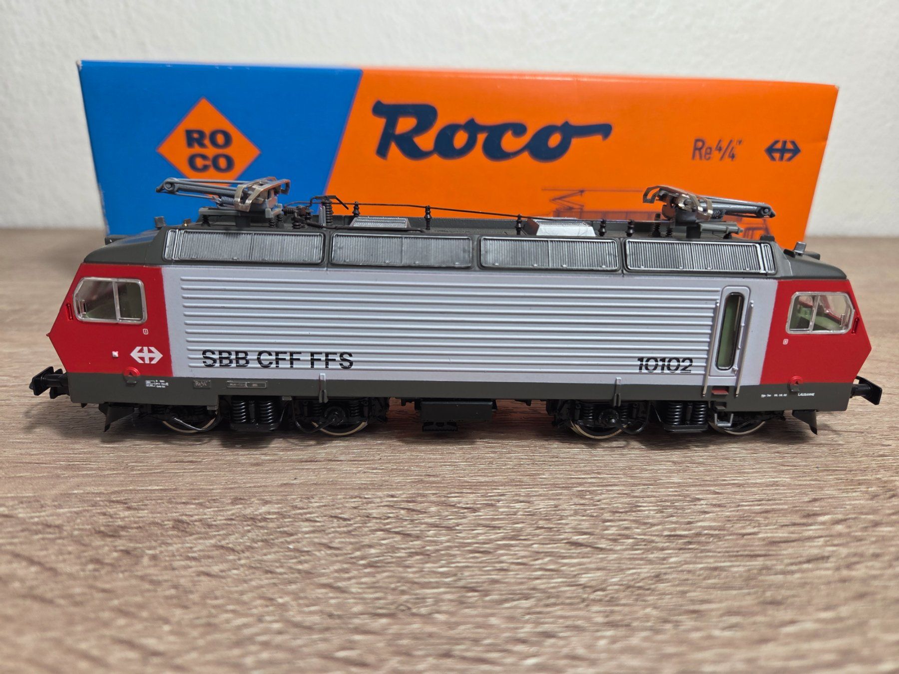 Roco Modelleisenbahnen: Roco 04178 A E-Lok 10102 SBB H0 – Gebraucht aus St-Aubin-Sauges von Lo_Go