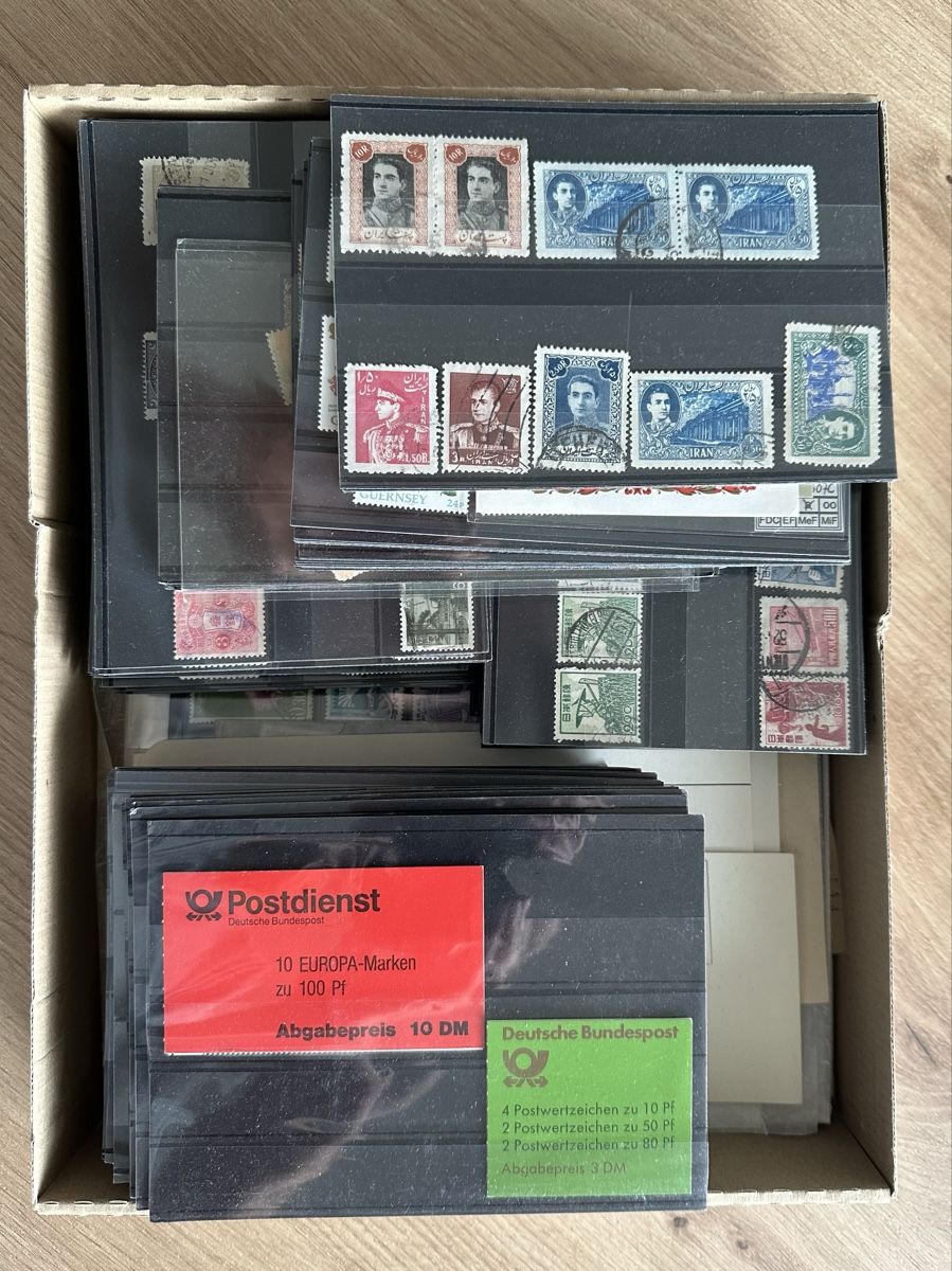 Alle Briefmarken: Kleiner Bestand in viele Einsteckkarten – Gebraucht aus Watt von maxdiroma