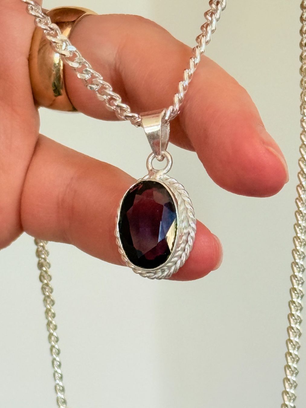 Catenine: 9 Ct Oval Gemstone collier – Nuovo e nell'imballaggio originale da Genève venduto da AWWA 2