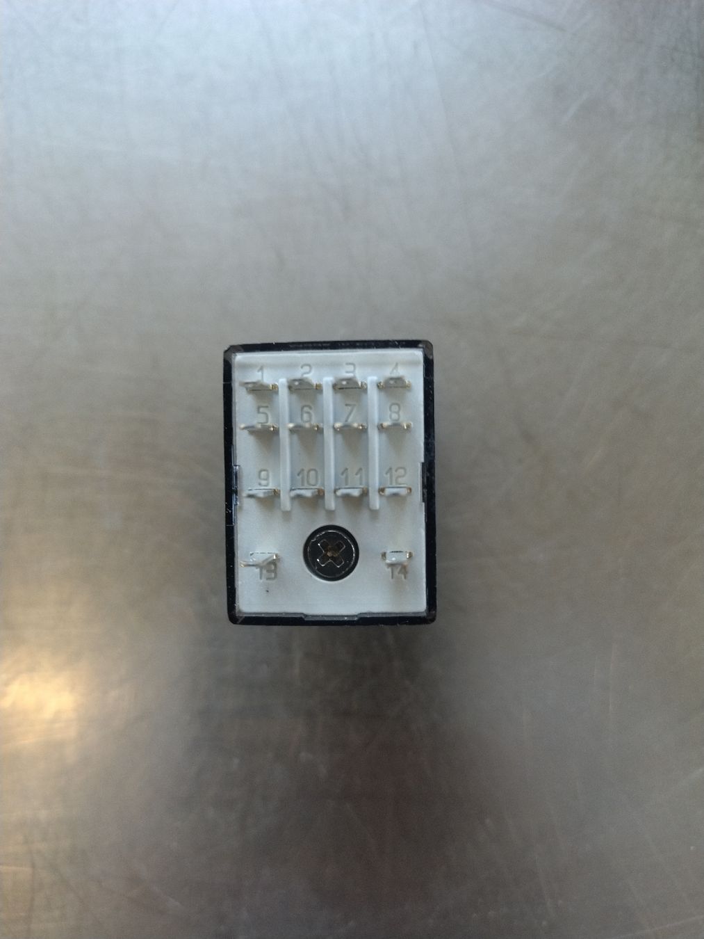 Componenti elettronici: Finder Industrierelais 250V – Nuovo e nell'imballaggio originale da Brüttisellen venduto da Grorbas 1