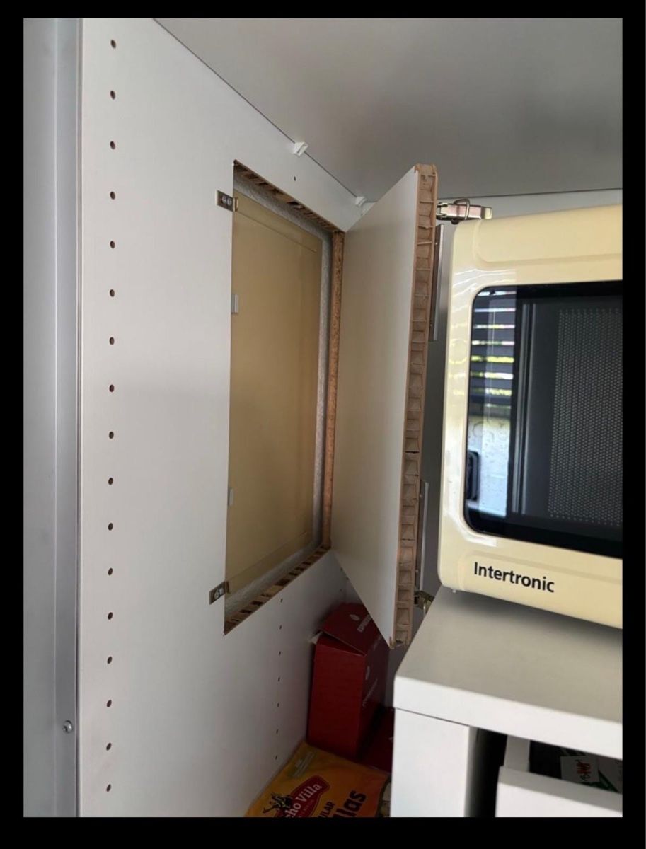 Armoires: Kleiderschrank IKEA – D'occasion à Biel/Bienne par Husseinsheikho 3