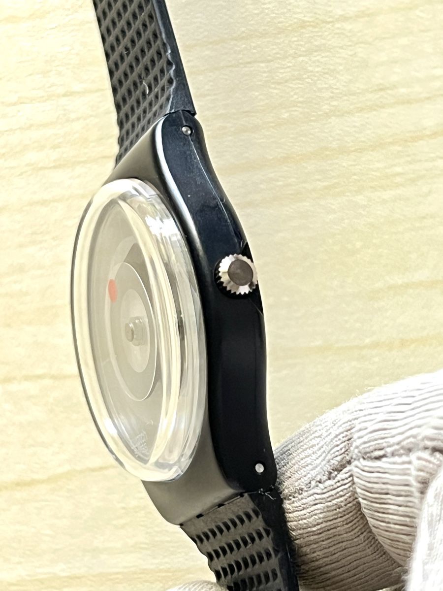 Swatch Orologi: Swatch Uhr schwarz mit rotem Akzent  – Usato da Grenchen venduto da chththl 3