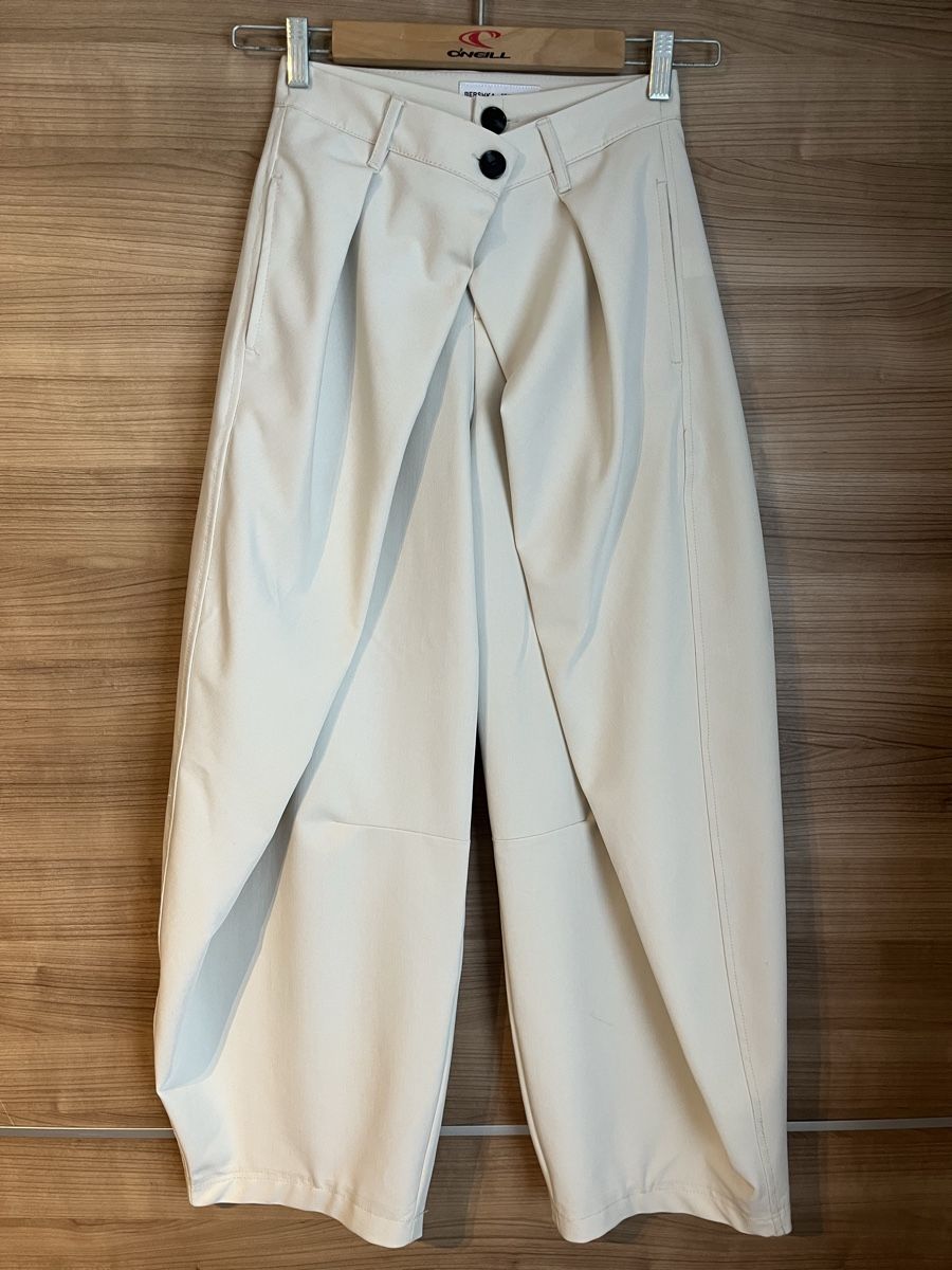 Bershka Pantaloni: Bershka Barrel Ecru Gr.32 – Usato da Einsiedeln venduto da Nomi05