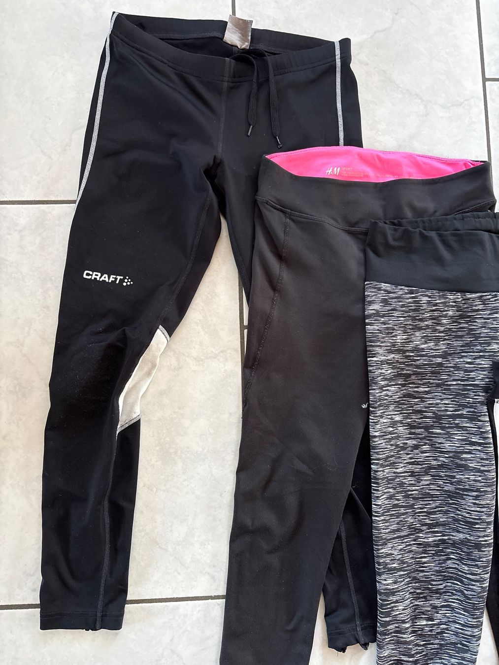 Lotti & Set di vestiti: Sportleggings Gr.146/152 – Usato da Nottwil venduto da wasserlufterde 1