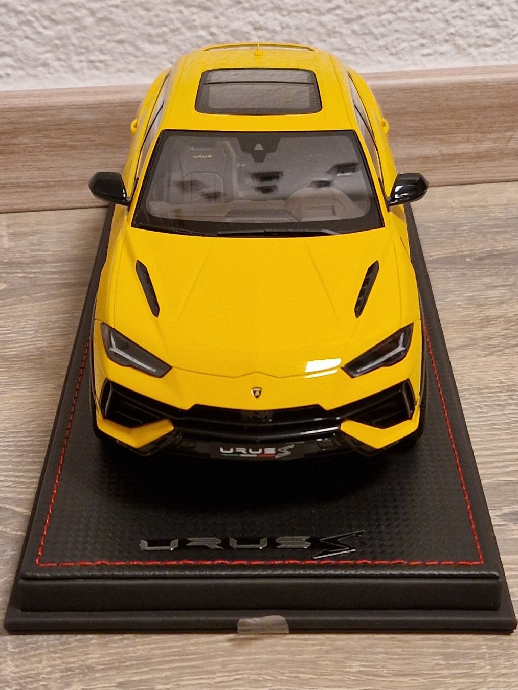 Lamborghini Modellautos: Lamborghini Urus Modellauto Gelb 1:18 MR Collection – Neu und originalverpackt aus Studen BE von Continentalcollector 1