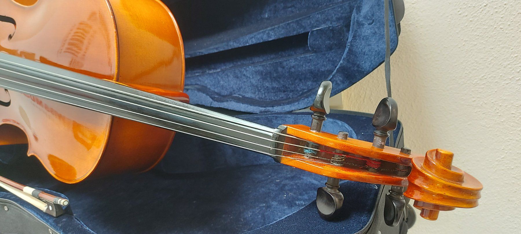 Strumenti musicali: 4/4 Cello Antonius Stradivarius made in germany mit service – Usato da Glattbrugg venduto da Swissmusik 1