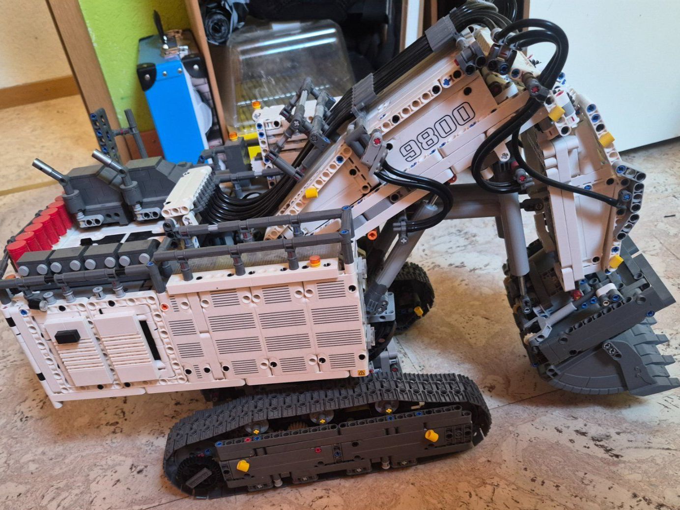 Lego Kit di costruzioni: LEGO Liebherr Bagger R 9800 – Usato da Sundlauenen venduto da Goobeli 1