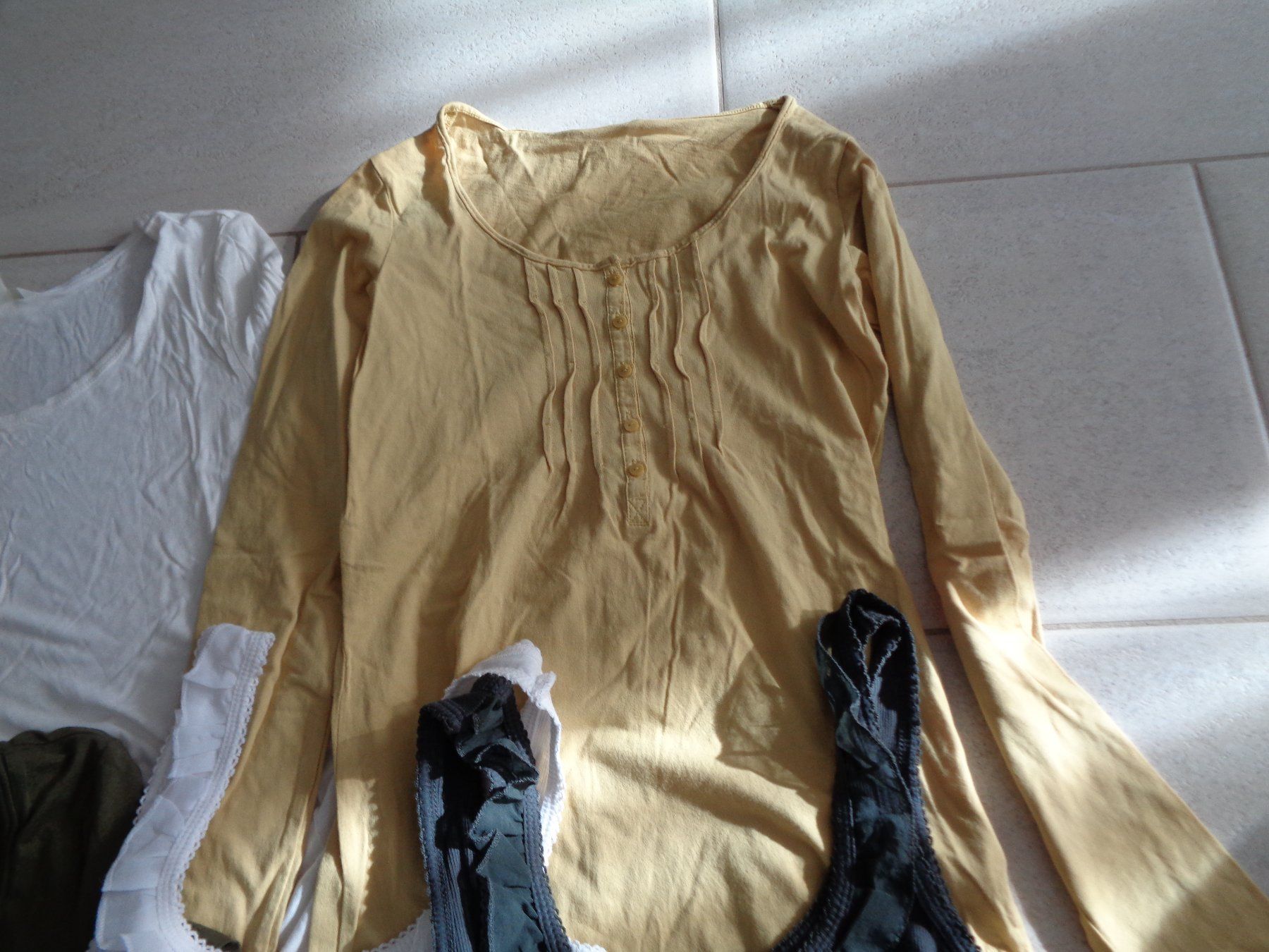 Lotti di vestiti: KLEIDER PAKET GR.XS/S – Usato da Rotkreuz venduto da Samballi 2