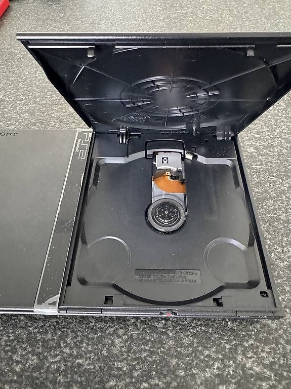 Console: PlayStation 2 mit Singstar, Buzz und 2 Controller – Usato da Otelfingen venduto da Flower-Power20 1
