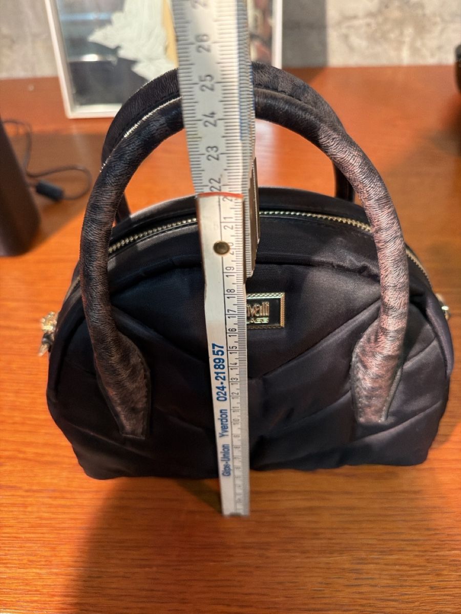 Roberto Cavalli Borse da donna: Cavalli Class Black Handbag - Stylish and Practical – Usato da Lausanne venduto da artnouveau04 7