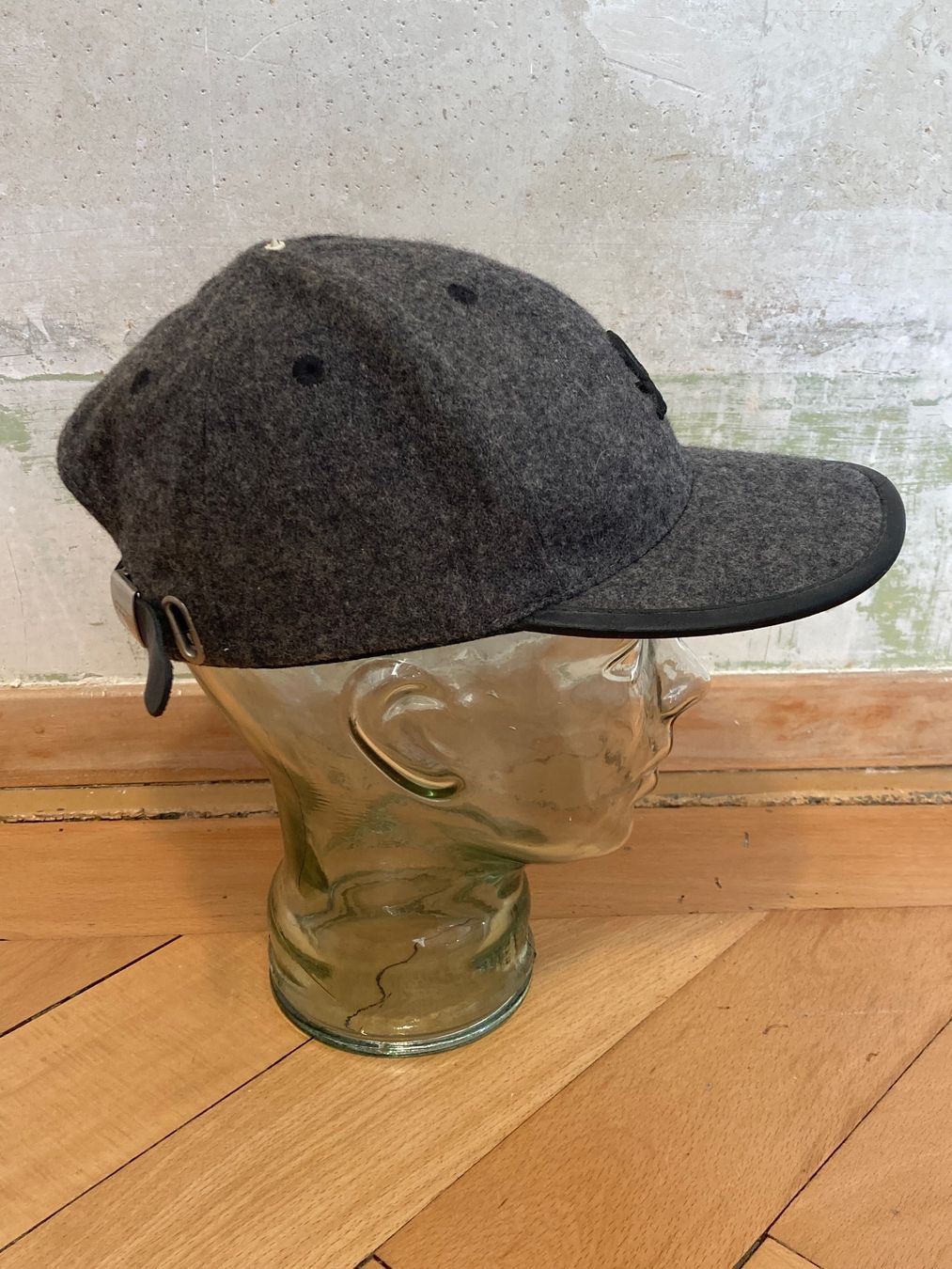 Benetton Hüte, Mützen & Caps: Vintage 90s Cap Benetton Wool leather strap – Gebraucht aus Zürich von le_souk 3