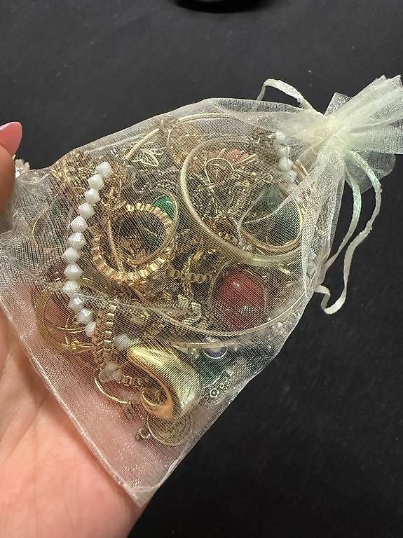 Sonstiger Schmuck: Grosses Modeschmuck-Konvolut  Ketten, Ringe, Ohrringe – Gebraucht aus Egerkingen von lid_j22t 1