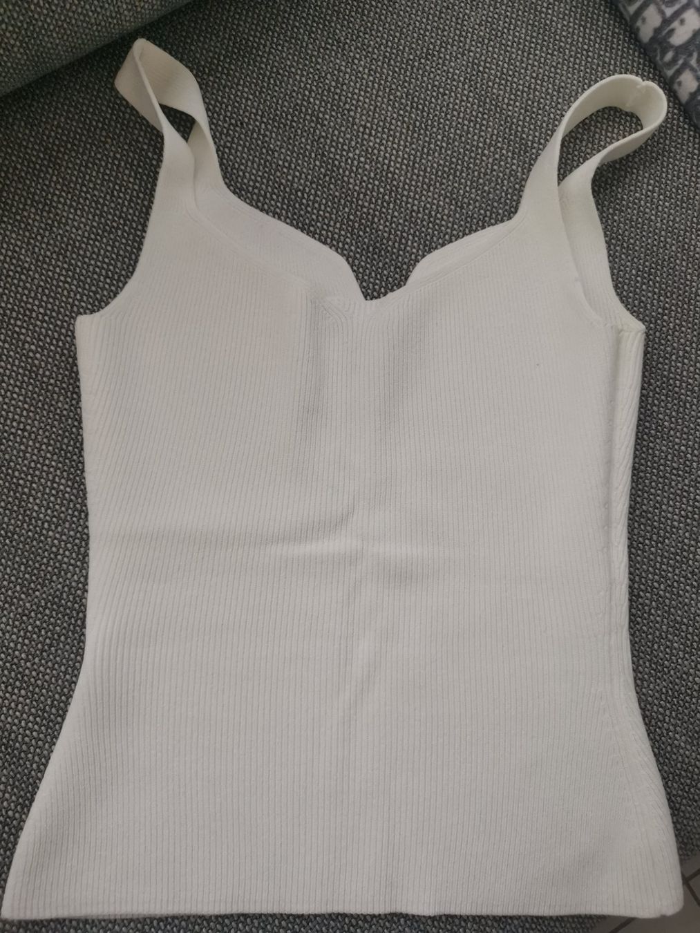 Top: Reiss Top Xs rippenstrick – Usato da Fehraltorf venduto da freeform2020 1