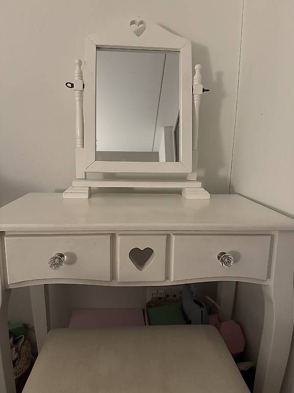 Tavoli da trucco: GRATIS White Dressing Table + Stool – Usato da Jona venduto da amy_pjw 1